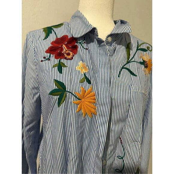 Peck & peck embroidered blue stripe button front top L - Picture 7 of 7